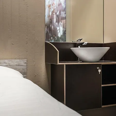 Boxhotel Отель 2*