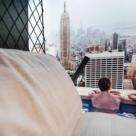 Boxhotel Отель 2*