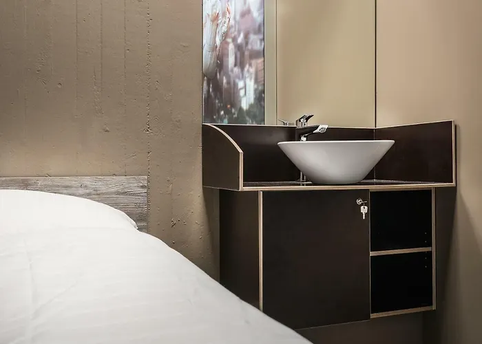 Boxhotel Отель 2*